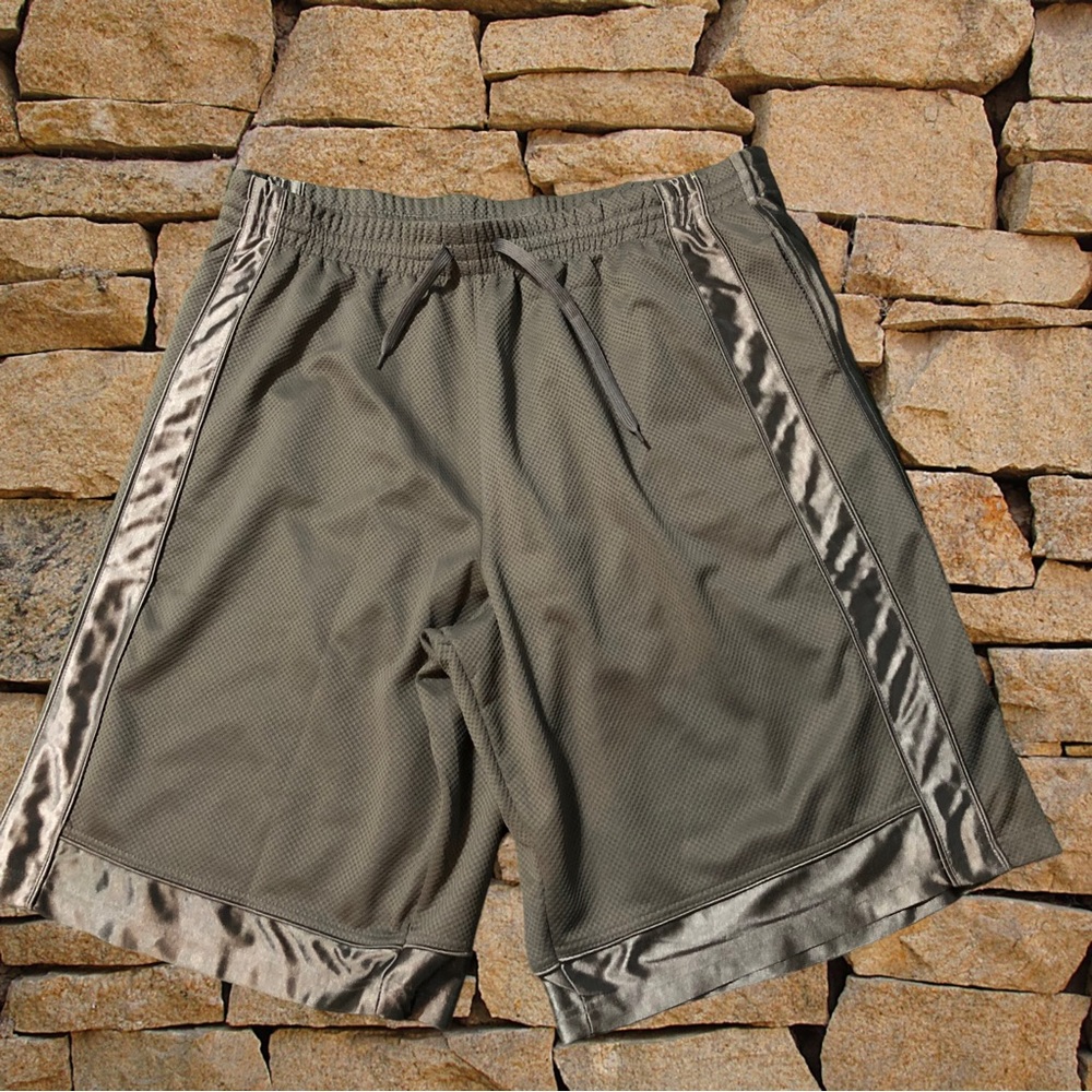 MENSFIELD Gray Basketball Shorts